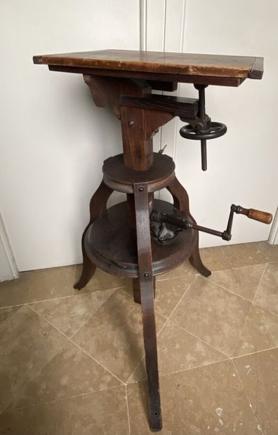 Natural wood tripod saddle, adjustable height...