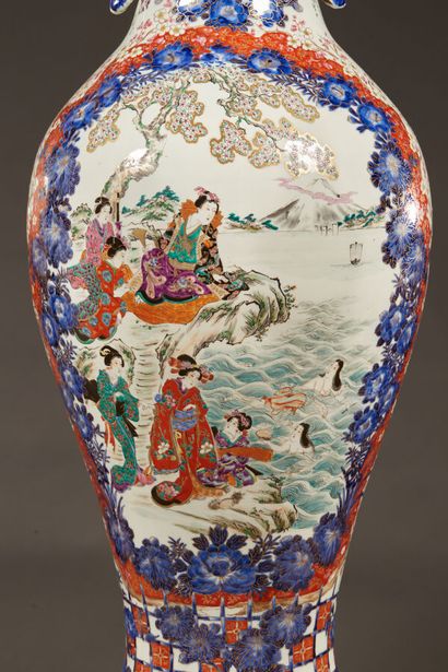Important pair of Japanese porcelain vases...