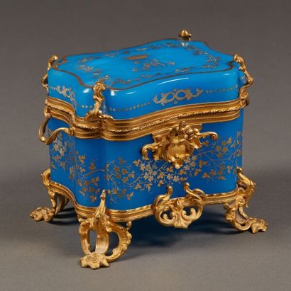 Small box in blue opaline decorated with...
