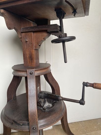 Natural wood tripod saddle, adjustable height...