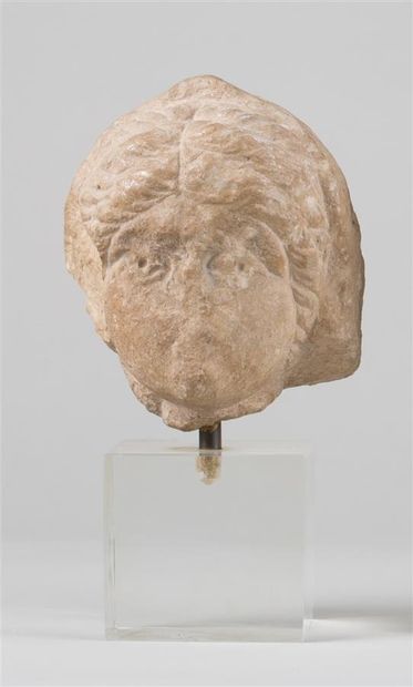 Female head in white marble (wear).
Roman...