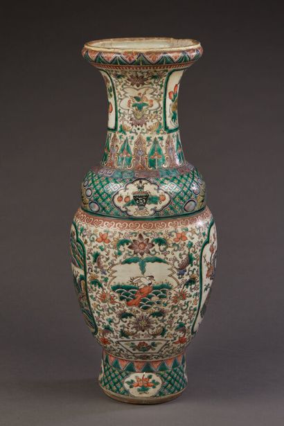 CHINA, Canton - 19th century
Vase of baluster...