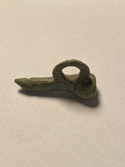 Antique pendant representing a phallus
L...