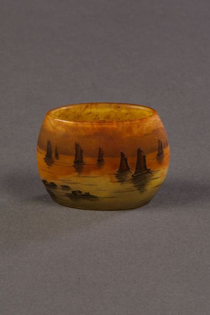 DAUM Nancy - Small vase with oval section...
