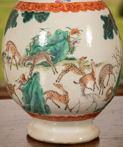 CHINA early 19th century. 
Vase of baluster...