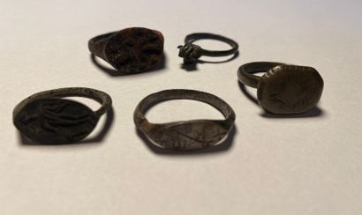 Set of 5 antique rings 