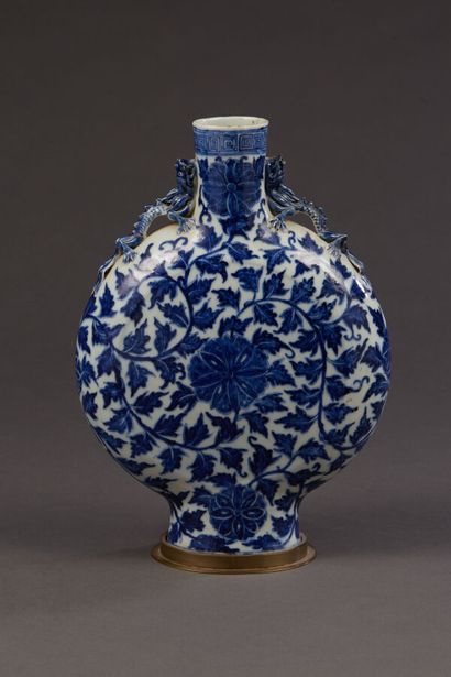CHINA - Canton - 19th century
Vase of gourd...