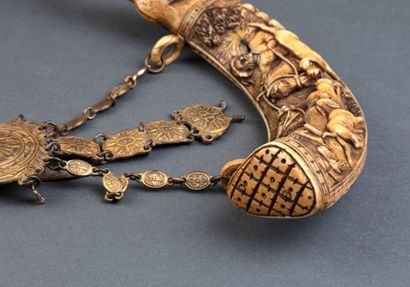 Powder horn. In bone, with two rings of suspension,...