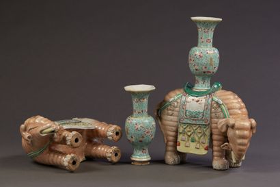 CHINA - 19th century
Pair of elephants in...
