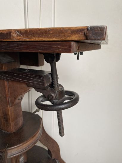 Natural wood tripod saddle, adjustable height...