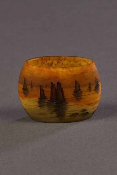 DAUM Nancy - Small vase with oval section...