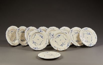 CHANTILLY - 10 porcelain plates with twig...