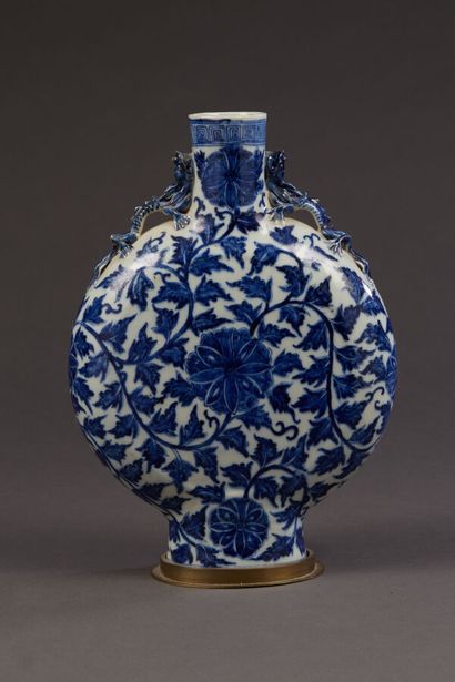 CHINA - Canton - 19th century
Vase of gourd...