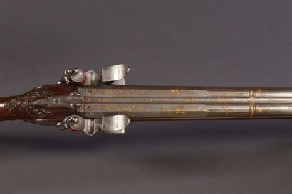 Double flintlock shotgun. 
Round barrels...