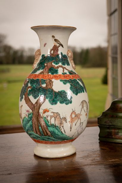 CHINA early 19th century. 
Vase of baluster...