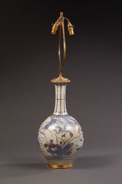 Japan circa 1900
Bottle-shaped porcelain...
