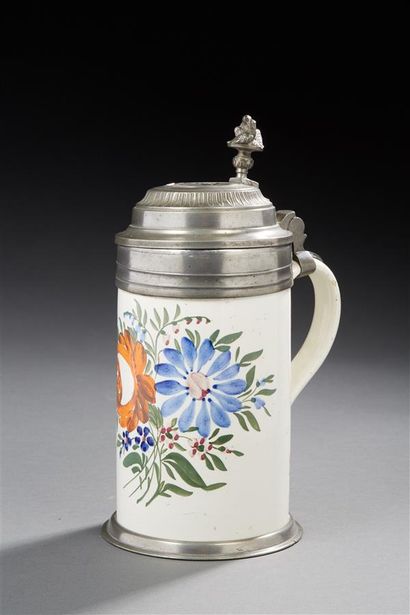 Mug in earthenware polychrome with flowered...