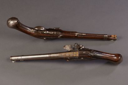 Long pair of flintlock pistols of officer....