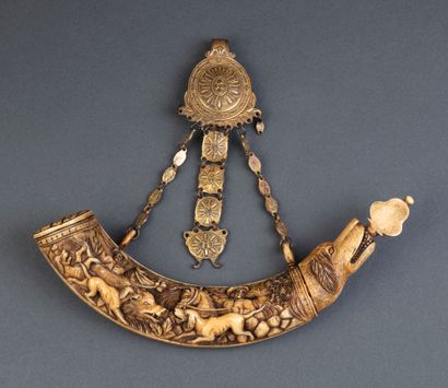 Powder horn. In bone, with two rings of suspension,...