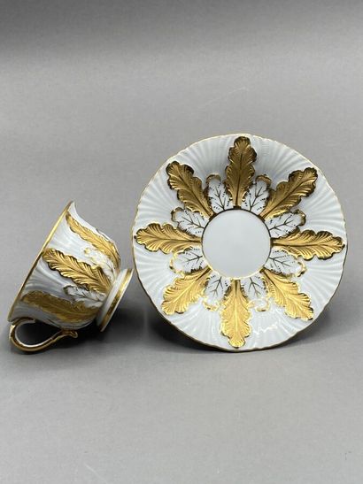 MEISSEN 19th century

Mocha cup and its saucer...
