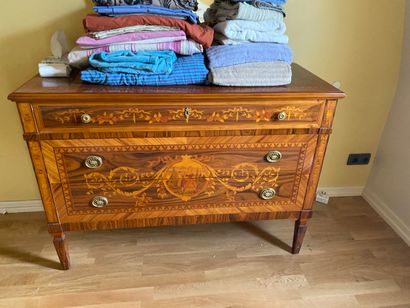 
Large chest of drawers in wood veneer decorated...