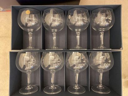 8 large wine glasses in Arques crystal