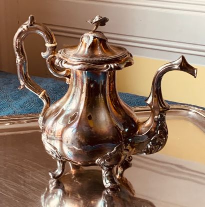 Cafetière en argent de style rocaille.

Poids...