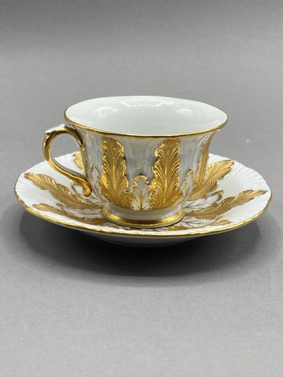 MEISSEN 19th century

Mocha cup and its saucer...