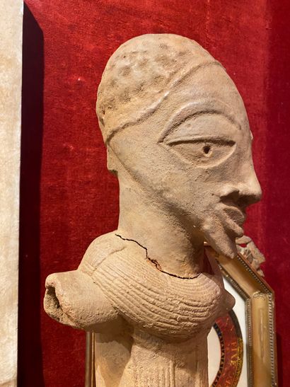 
Statue en terre cuite




Style des Nok...