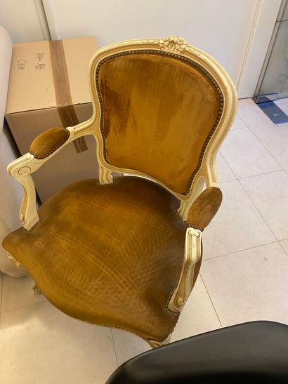 
Cabriolet armchair in molded and carved...