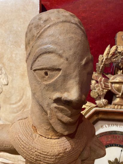 
Statue en terre cuite




Style des Nok...