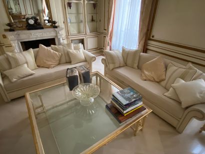 
Pair of white sofas (stains)

74 x 225 x...