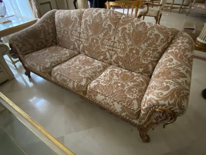 
3 seater sofa with beige damask pattern

93...