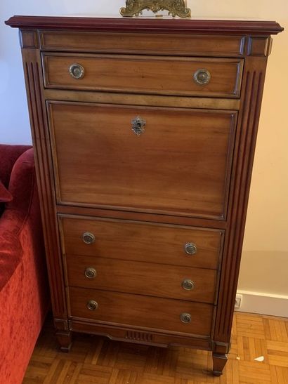 
Louis XVI style secretary

132 x 74 x 42.5...