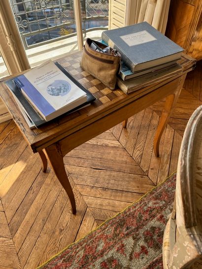 Table with games chessboard in marquetry...