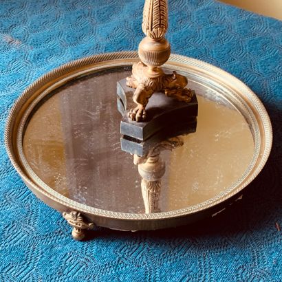 Mostly circular table in chased bronze

We...