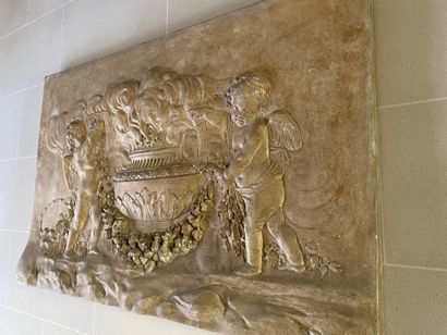 Deux bas reliefs en plâtre d'après Clodion...
