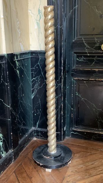 Floor lamp in gilded wood and black lacquer...