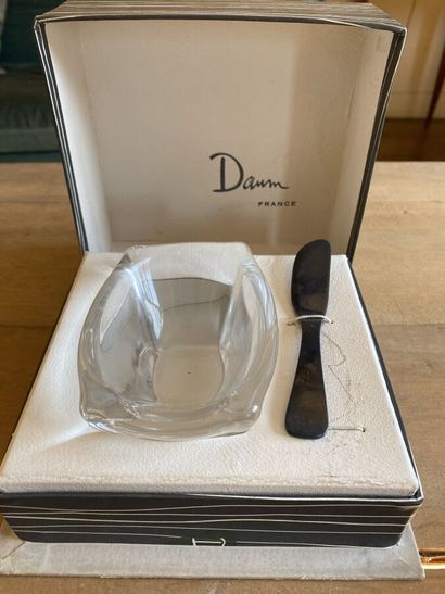 DAUM France 

Box containing a crystal dish...