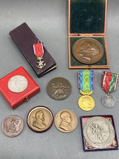 Lot of medals including : 

- After CAQUE.F...