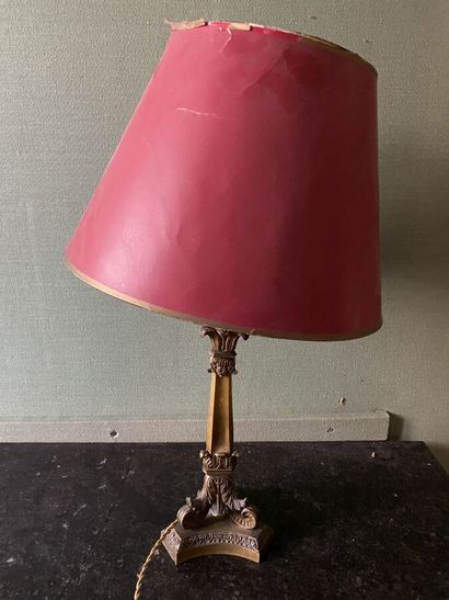 Small gilded bronze lamp with acanthus leaves...