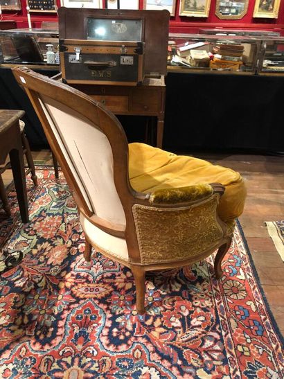 Pair of molded and carved beech wood bergères...