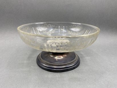 Round crystal cup with engraved decoration...