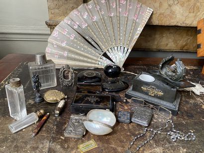 Small lot of feminine effects and various...