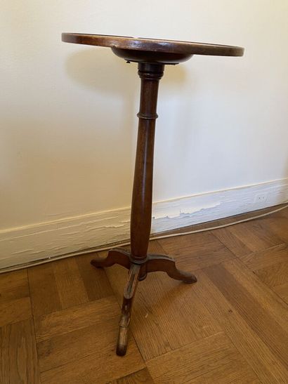 Small tripod pedestal in natural wood 

H...