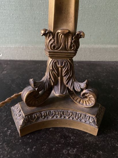 Small gilded bronze lamp with acanthus leaves...