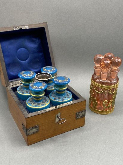 Small scent box in veneer wood with key,...