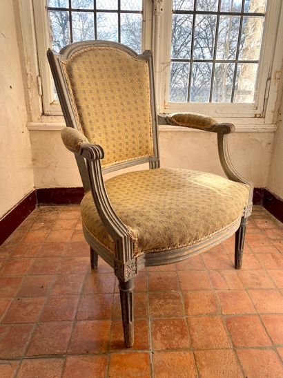 Grey lacquered wood cabriolet armchair, gendarme...