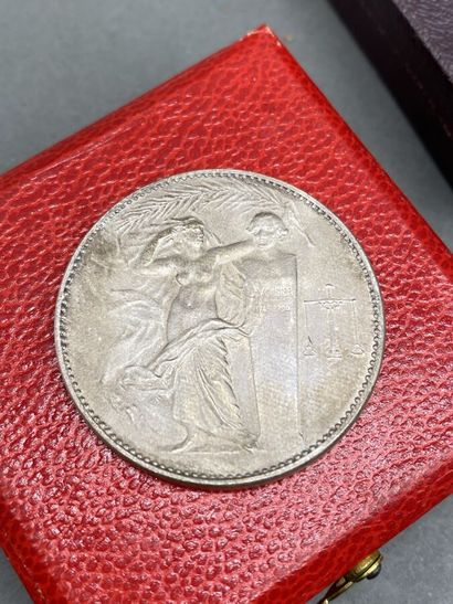 Lot of medals including : 

- After CAQUE.F...