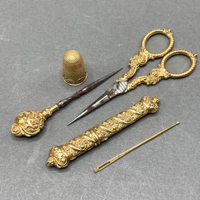Sewing kit in yellow gold 18 k (750 thousandths)...